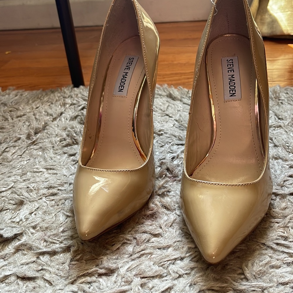 Steve Madden Nude Pumps
